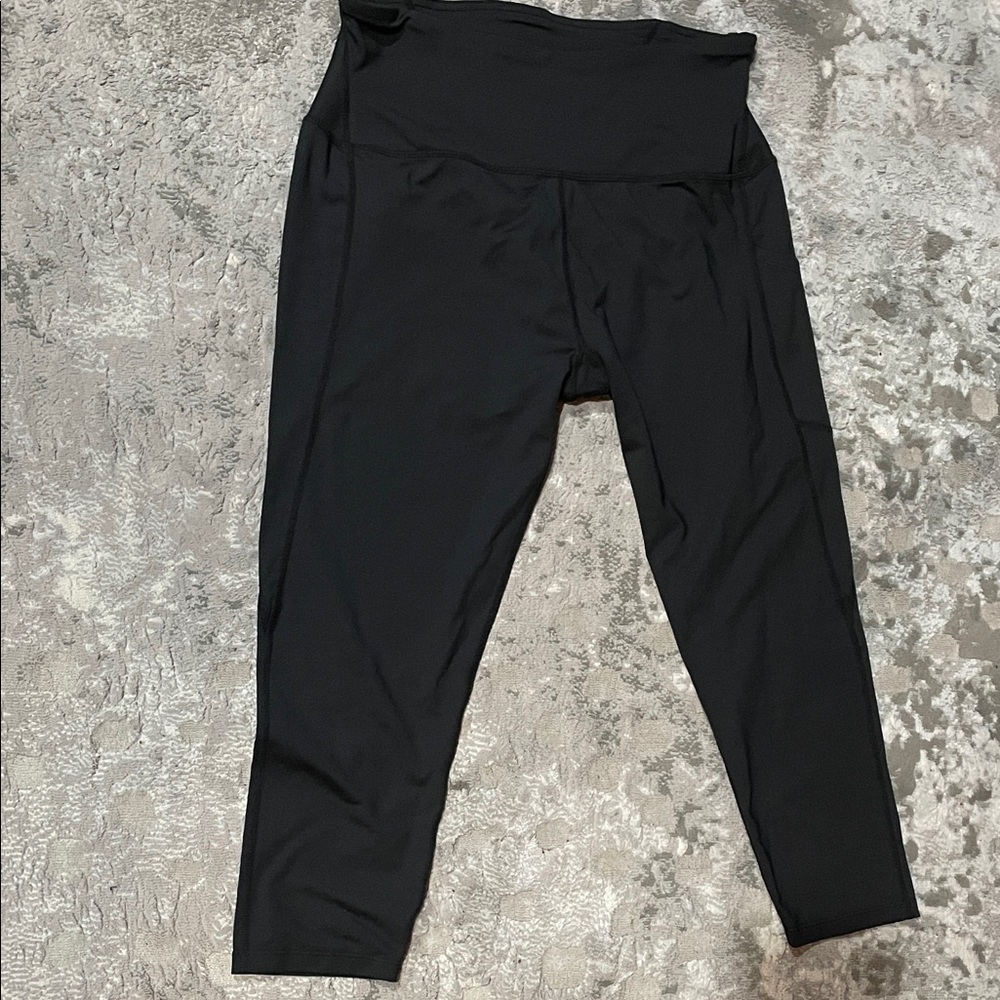 Tommie Copper Black High-Waisted Compression Capris